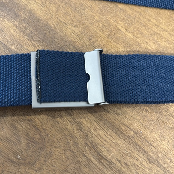 Under Armour Golf Navy Webbing Belt with Silver Buckle - Picture 5 of 5